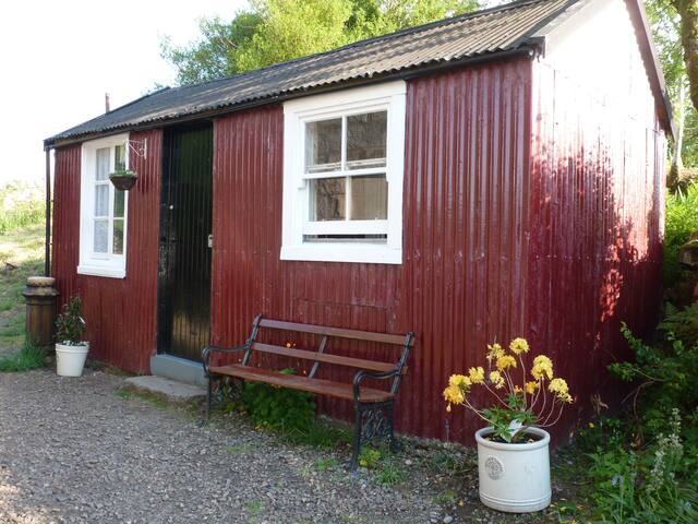 The Maid's Hut @ Cnocrannach