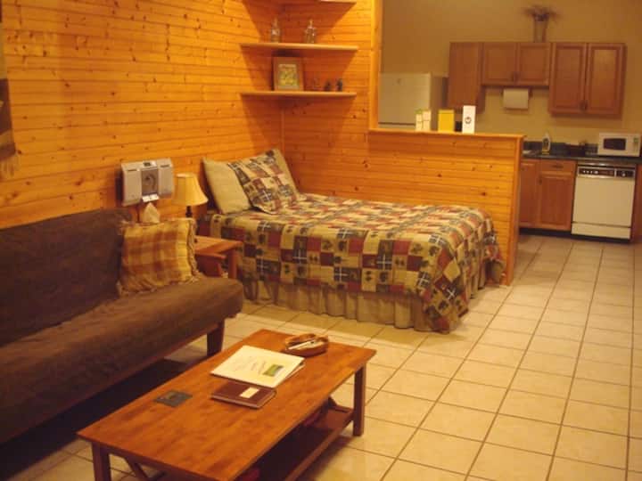 Retreat House (kompletne mini-kućice) s dnevnim boravkom i drugim krevetom.