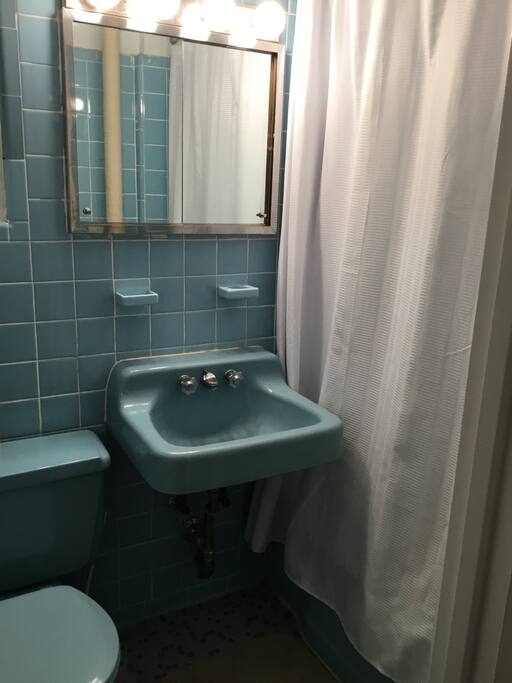 Bathroom with bath tub/shower