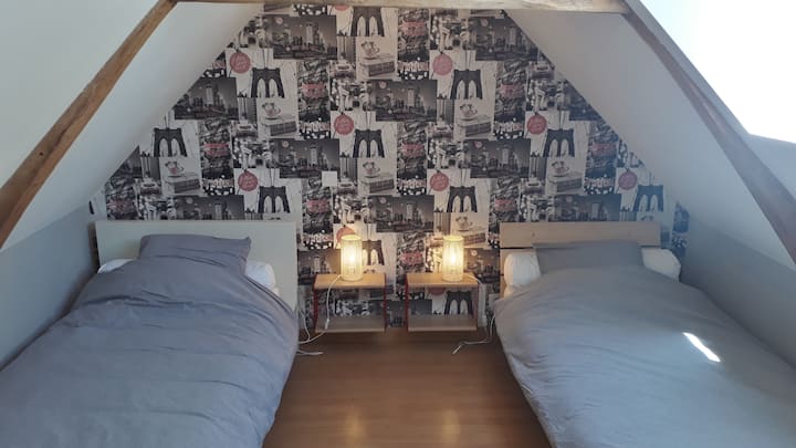 Chambre 3 (lits 90 سم × 200 سم)