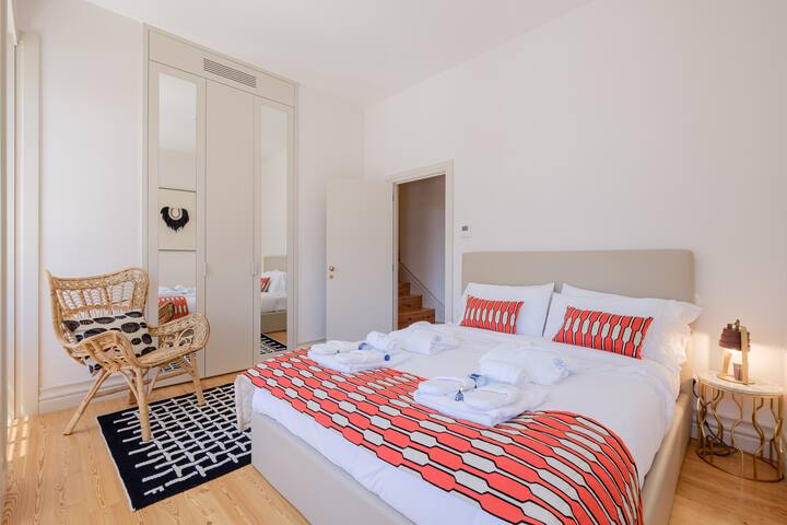 BOUTIQUE Rentals- THE RIBEIRA***** Apt great views gallery image 3