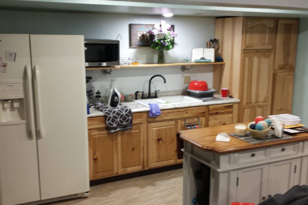 Kitchen microwave, grill, no stove,