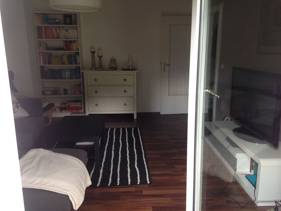 Gästeschlafzimmer/Wohnzimmer vom Balkon aus