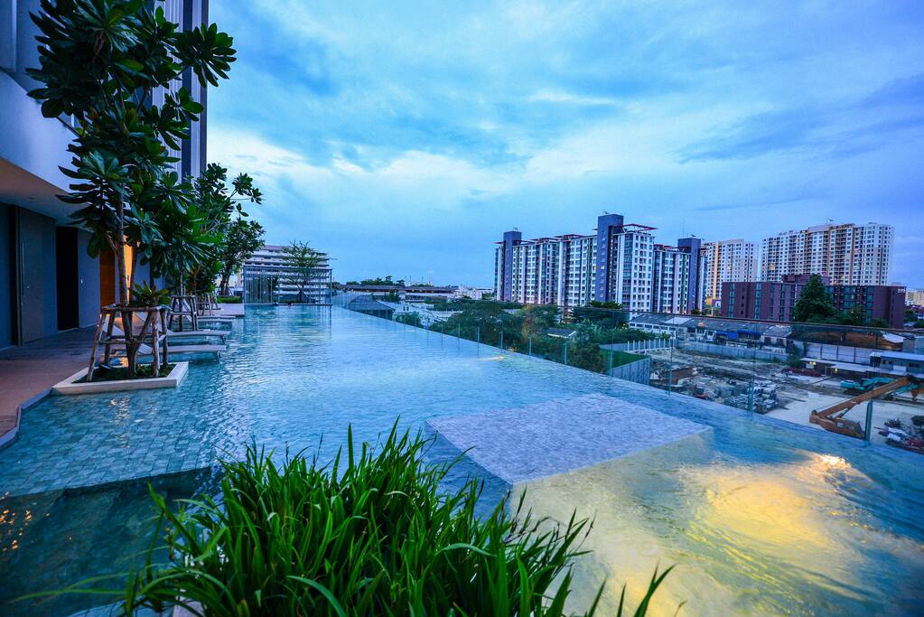 Infinity pool