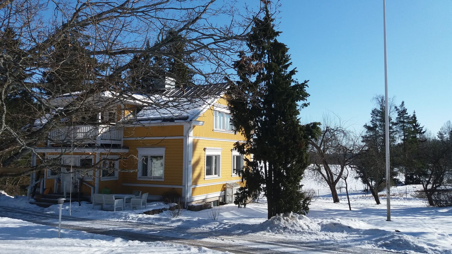 Nice, Spacious House With Big Yard/garden 3