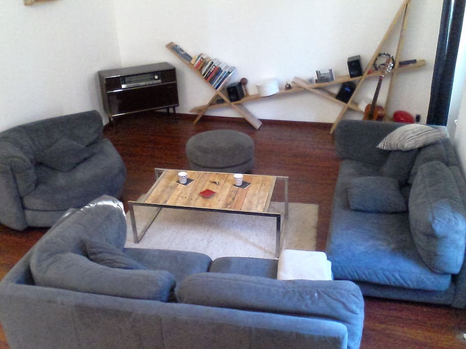 Matelas 2 places neufs dans le salon (pas sur la photo)
