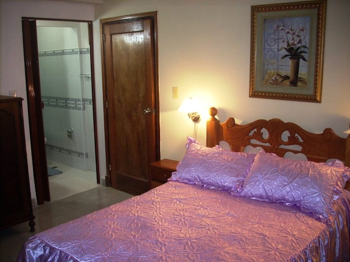 二号房带卫生间。