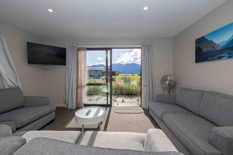 (6)Beautiful Te Anau lake and mountain views 3bdr