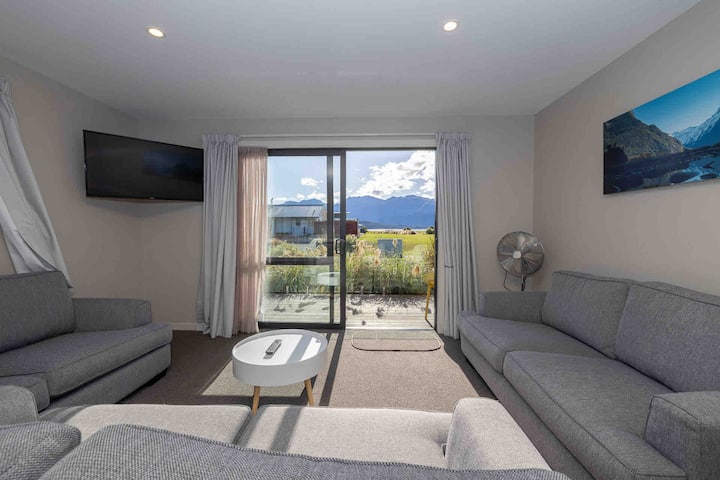 (6)Beautiful Te Anau lake and mountain views 3bdr