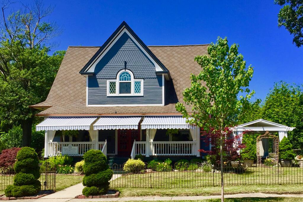 Three Oaks Inn (Ashmoor,) Three Oaks, MI Houses for Rent in Three