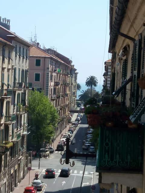 Top Airbnb: Elegant apartment 100 meters from the sea - Savona in Savona