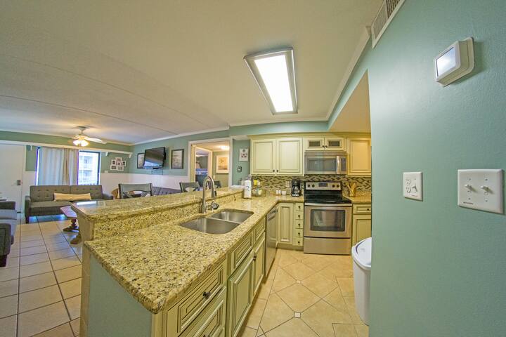 Sleeps 9★4 pools/Poolside Bar★Private Beach Access