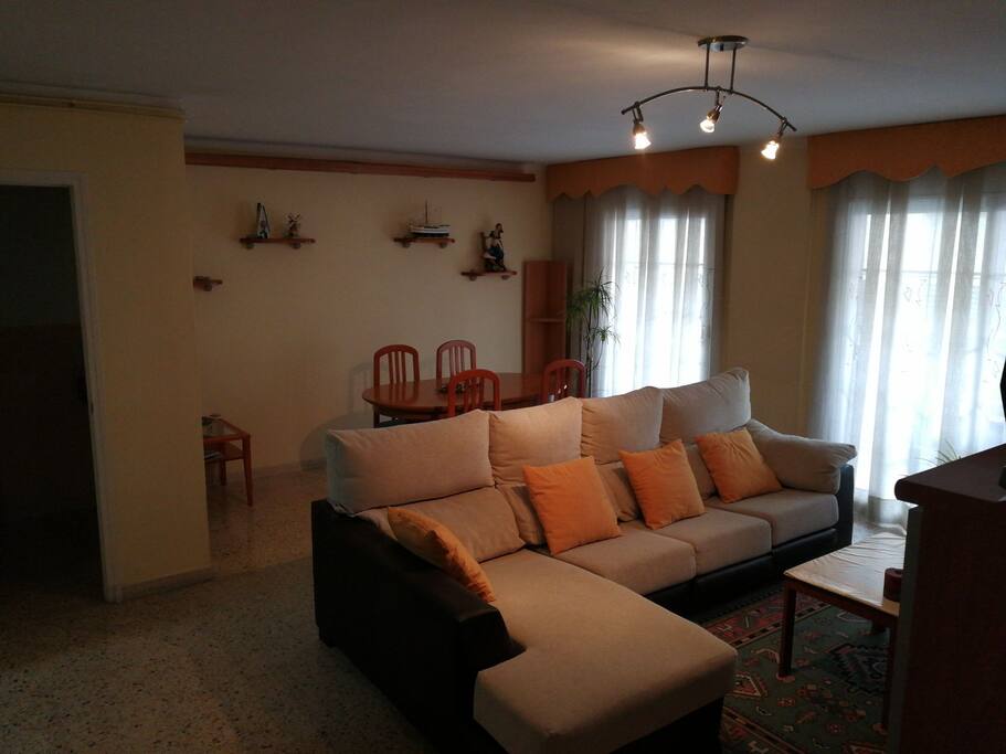Salón comedor cómodo y amplio