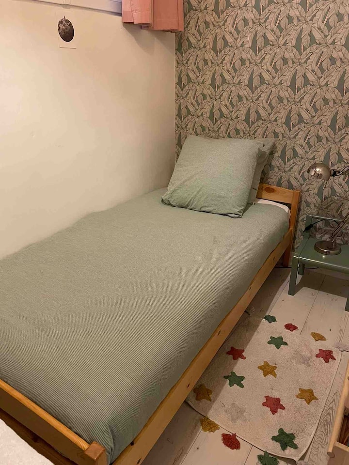 Chambre avec lit de 90x200cm