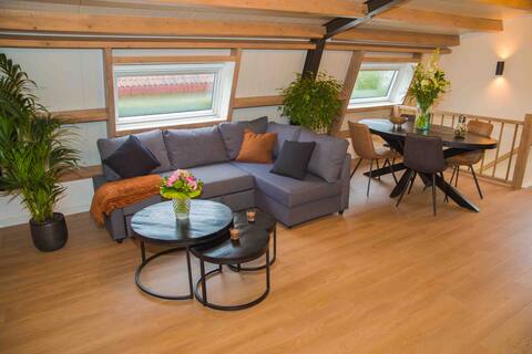 Modern and spacious apartment (15 km Amsterdam)