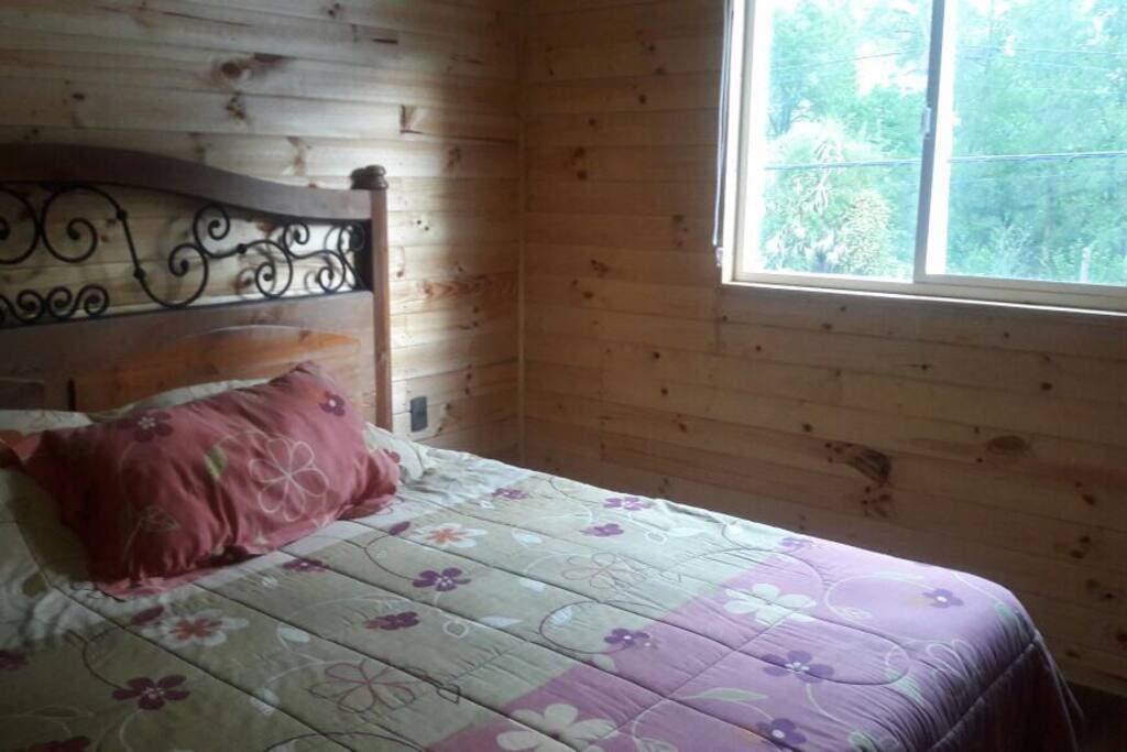 Pieza 1 con cama de dos plazas