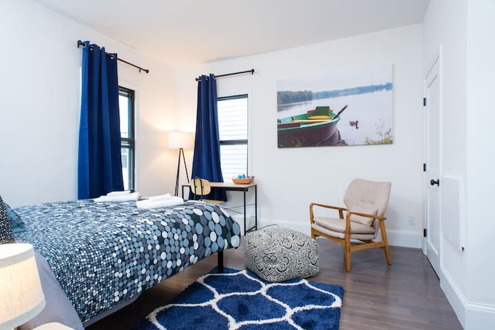 Bright & Sunny ★ 15 Mins to Downtown & Airport