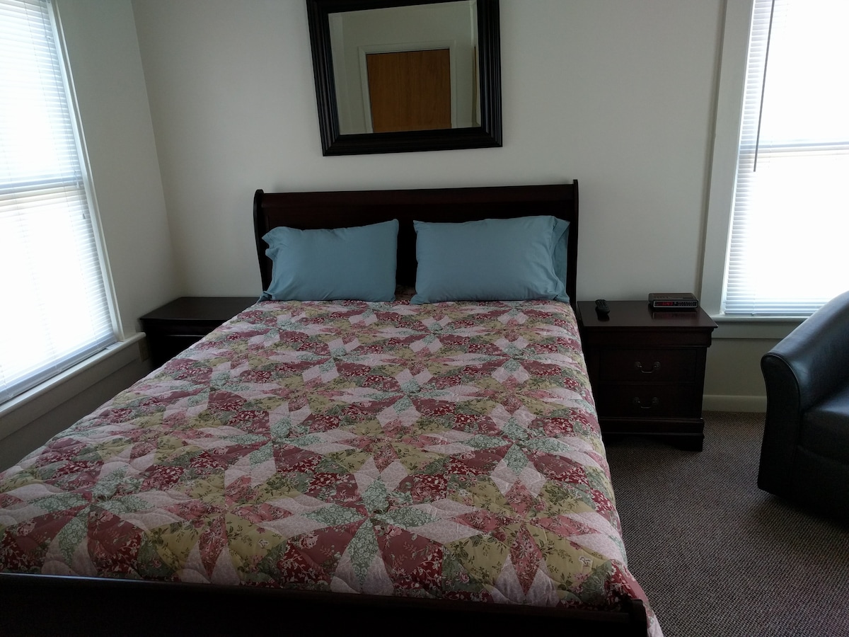 Front Bedroom with Queen Bed, two nightstands, Clock Radio