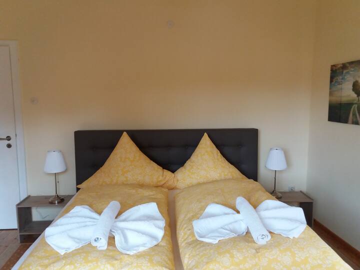 Schlafzimmer 2