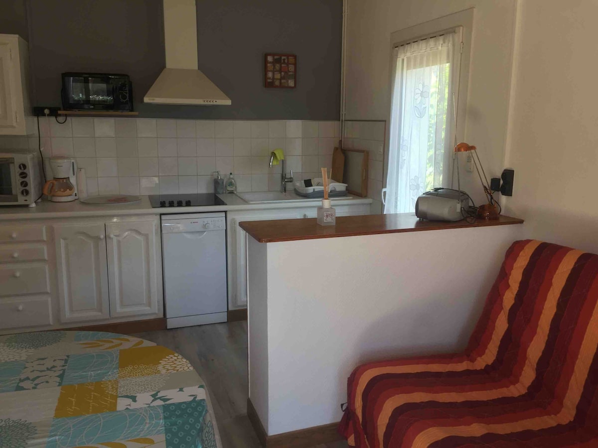 Annuncio Airbnb popolare: House, private garden, secure pool access a Soustons