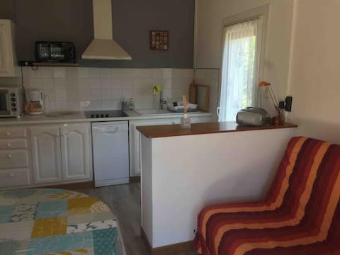 Annonce Airbnb populaire: House, private garden, secure pool access à Soustons