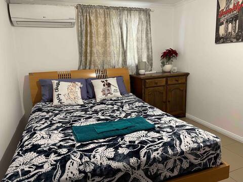 ENSUITE ROOM.(kitchen and bathroom)Canley heights!