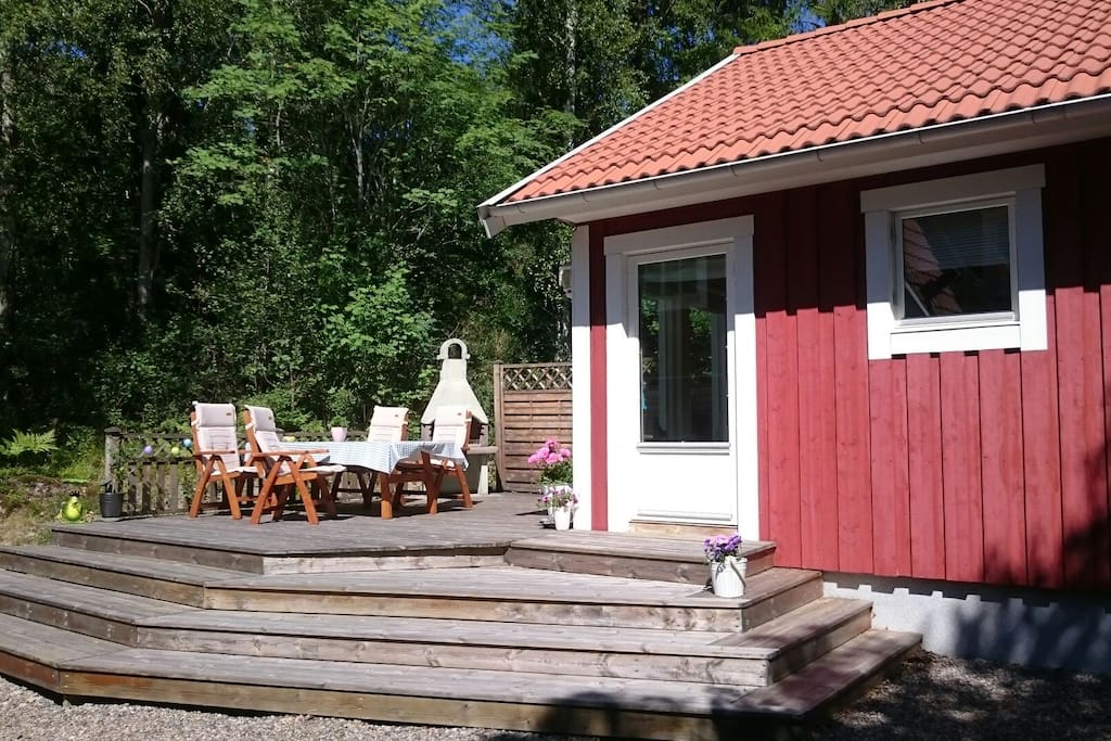 Sun pretty much all day long on the terrace.. Next door to nature..