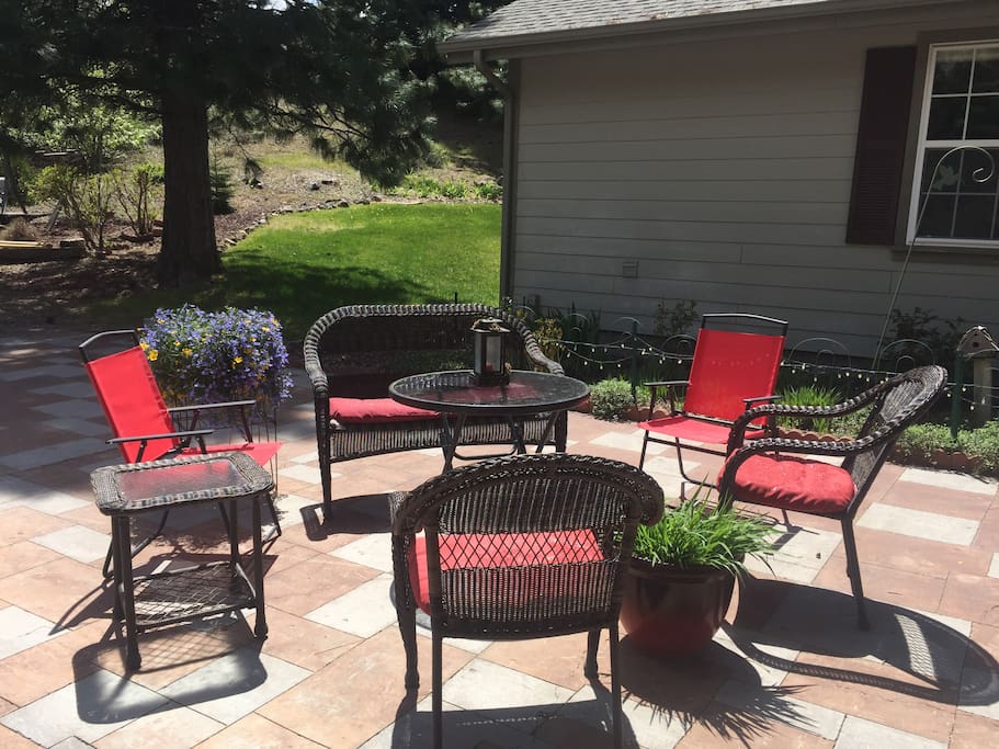 Relax on the patio with beautiful country and mountain views
