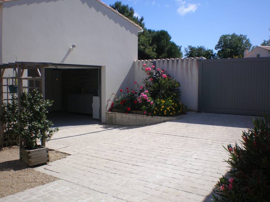 cour sud avec terrasse