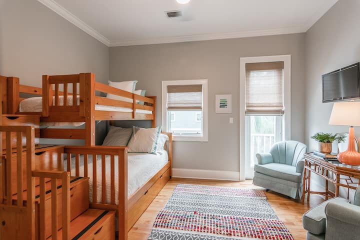 Kitanda cha watu wawili na Twin kwenye Ghorofa ya 2