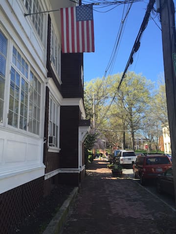 Charming Downtown Annapolis Studio