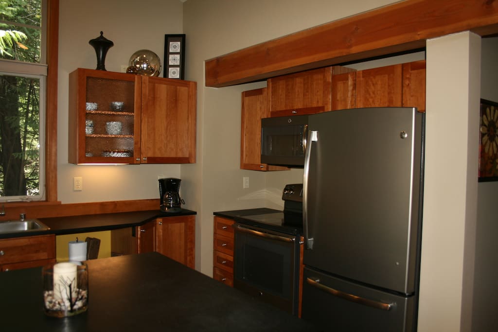 Kitchen has new full size appliances