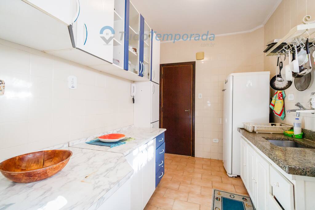 Cozinha bem equipada com utensílios
