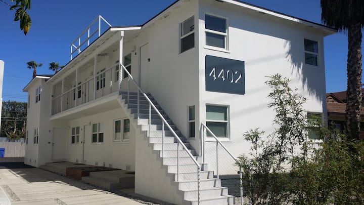 Modern Chic Apartment #3 - Culver City, CA