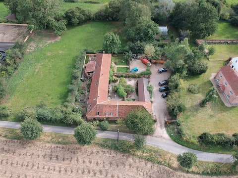 Church Farm Barns- Big group self catering Cottage