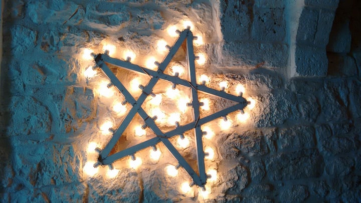 Hoe suggestief kan een ster zijn op een stenen muur?