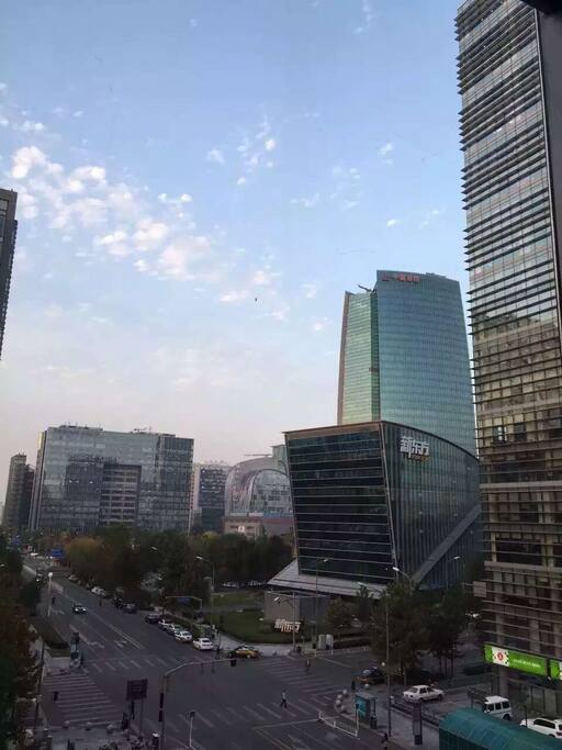 离中关村新东方很近