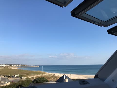 Family home on the beach - sea view