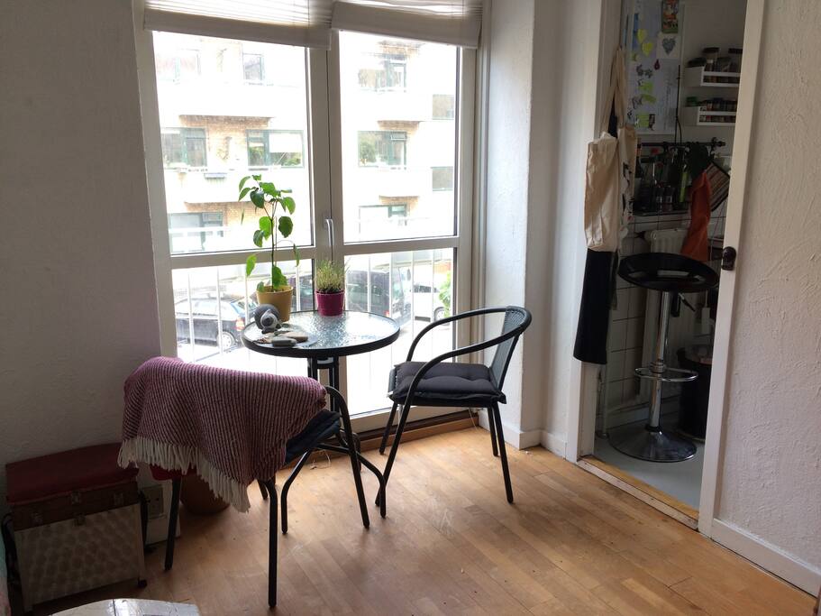 Lille cafésæt, man kan spise ved