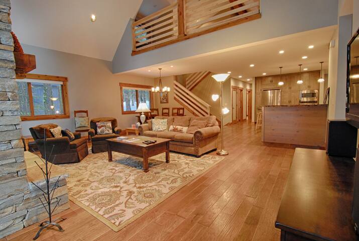 Beautifully Remodeled Home in Sunnyside's Tahoe Wood Neighborhood - #113