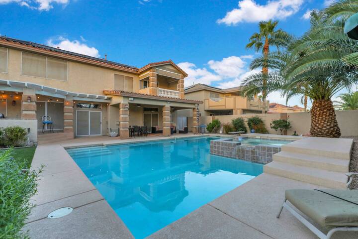 Luxurious Vegas Getaway – 10 Bed / 6 Bedroom gallery image 3