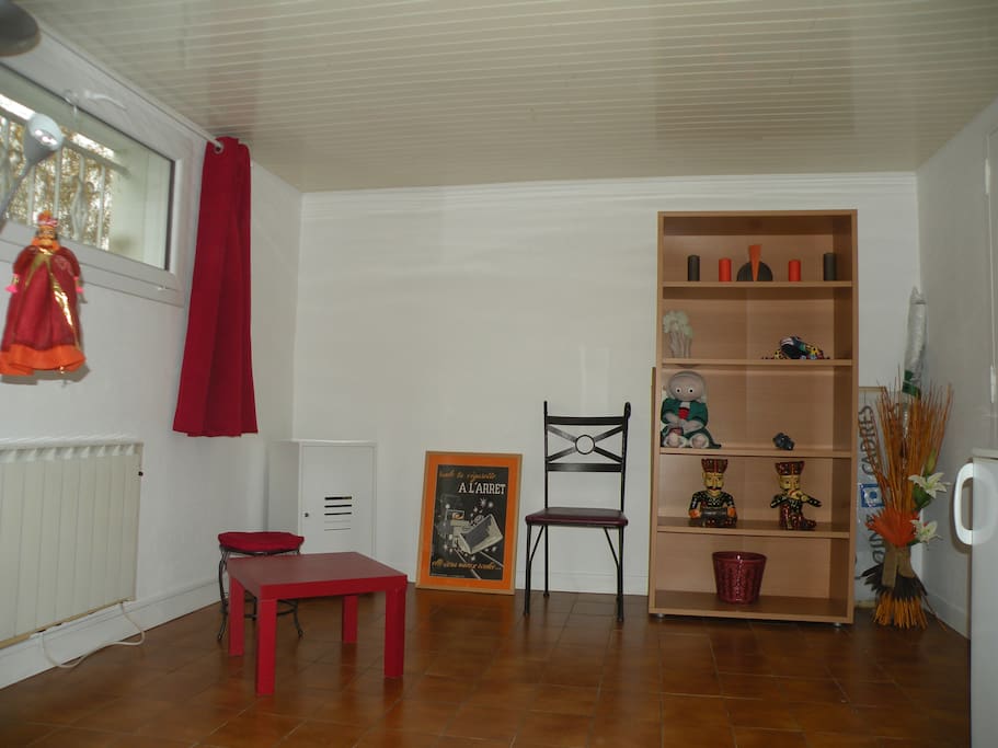 chambre équipée d'un micro-onde et frigo