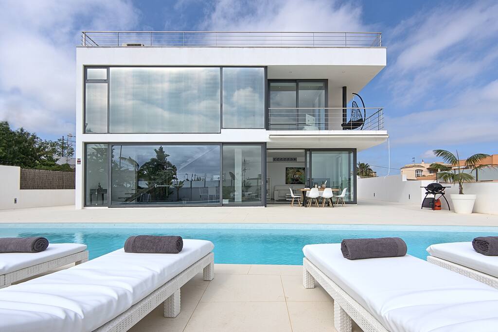 Villa Cristal pool side