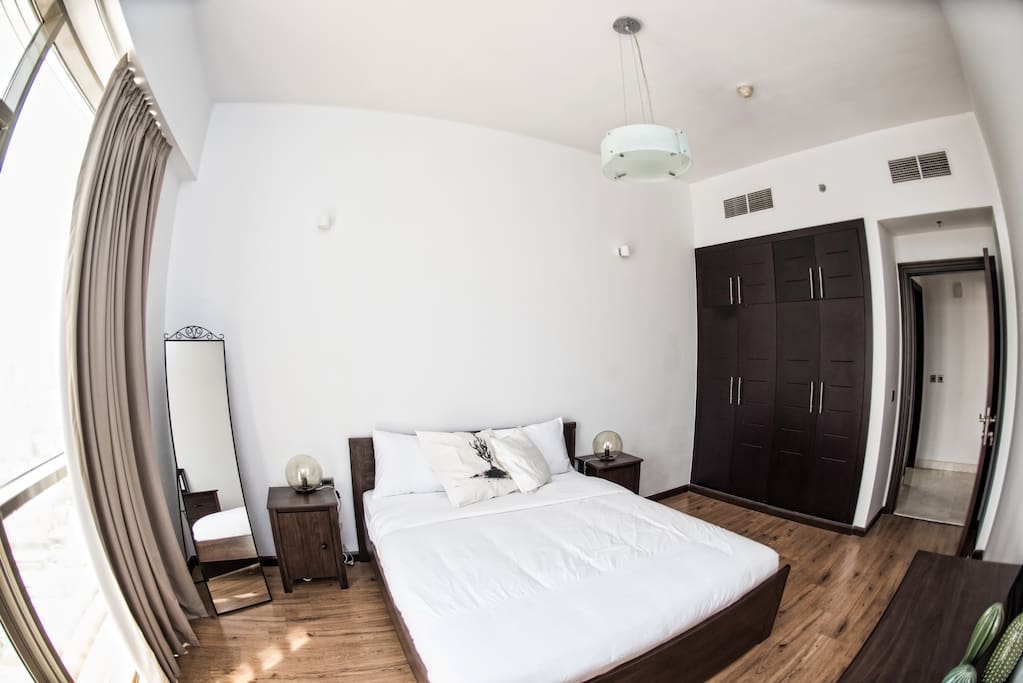 Bedroom with a Queen size bed and integrated closet (160x200cm)