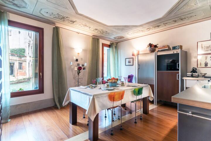 Casa Flavia ai Morosini – 7 Windows on the Canal gallery image 2