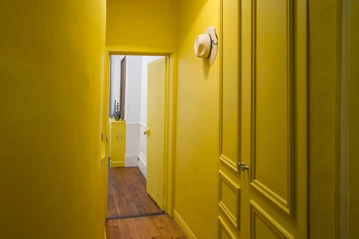 corridor between the living room-kitchen and the bedroom
