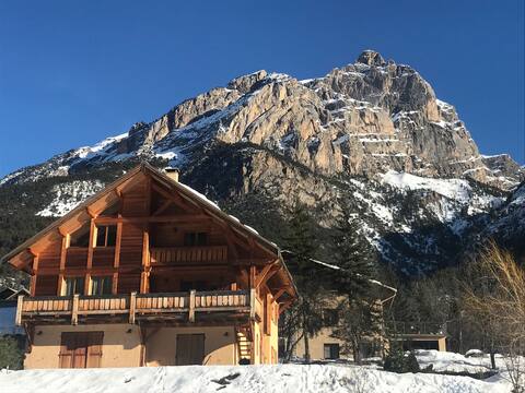 Beautiful 20  pers chalet overlooking the mountains