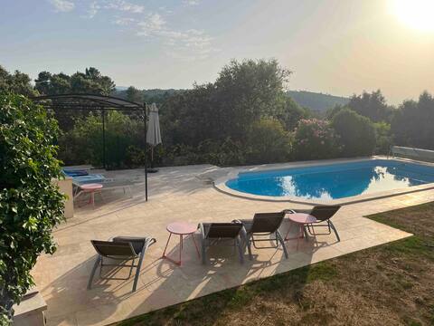 Les Rosiris, villa with pool , great view