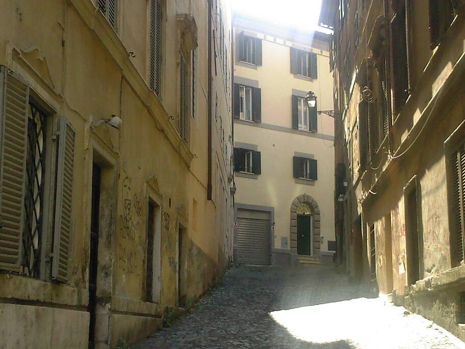 Via degli Ibernesi (from South)