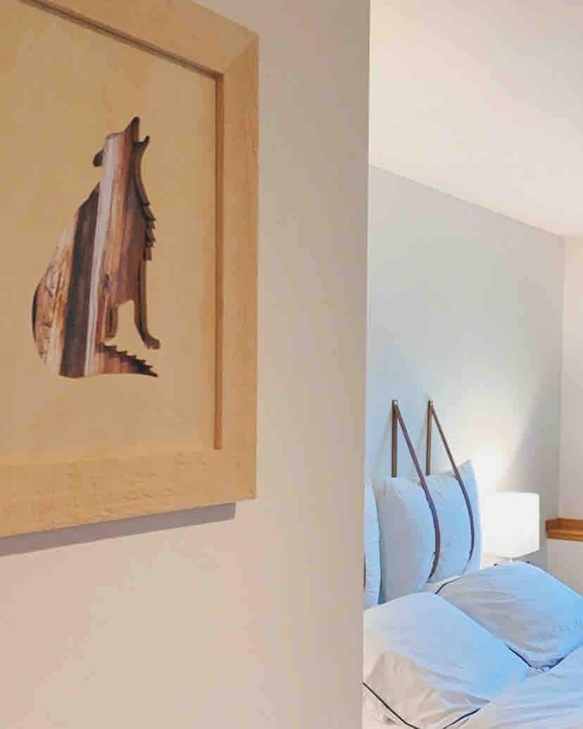 Het houten kunstwerk is van een lokale winkel. Vermont heeft de beste handgemaakte houtsnijwerk. 